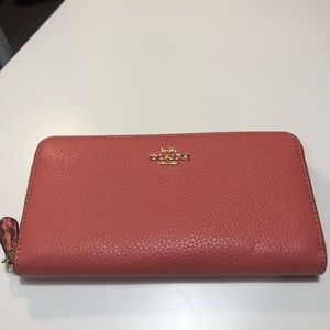 NEW COACH WOMEN’S ACCORDION ZIP WALLET